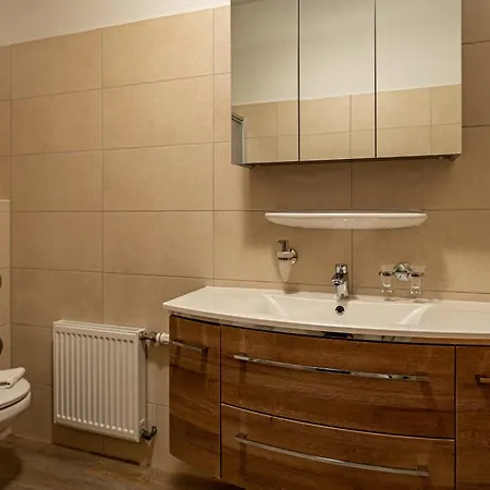 民宿 Appartementhaus Mit Balkon Im Ostseebad Hm-adl 奥斯特巴德·哥伦